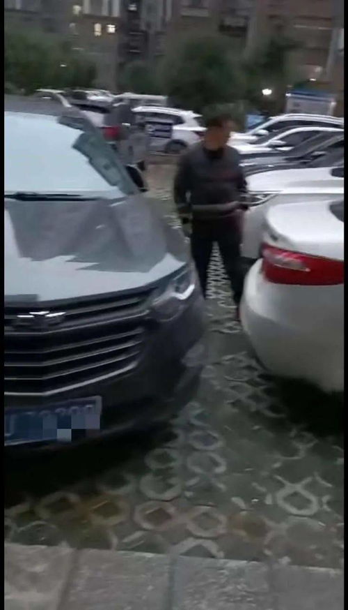 小汽车门多少钱一个 小汽车门多少钱一个
