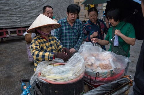 缅甸华人抱团互救:还有多名同胞被埋 缅甸华人抱团互救:还有多名同胞被埋