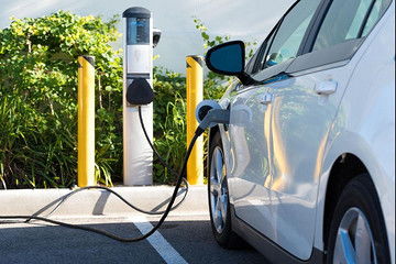 多少年实行新能源汽车 多少年实行新能源汽车