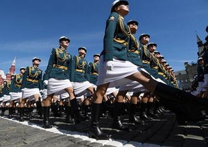 俄女兵亮相红场:短裙军装 英姿飒爽 俄女兵亮相红场:短裙军装 英姿飒爽