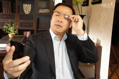 蔡磊用眼控仪和儿子交流围棋水平