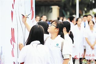 病重男孩与全班拍毕业照次日离世(病重男孩与全班拍毕业照，生命之光与告别之殇)