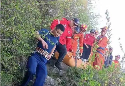 女子福建爬山拍照时坠崖身亡(痛心事件,女子福建爬山拍照时坠崖身亡) 女子福建爬山拍照时坠崖身亡(痛心事件,女子福建爬山拍照时坠崖身亡)