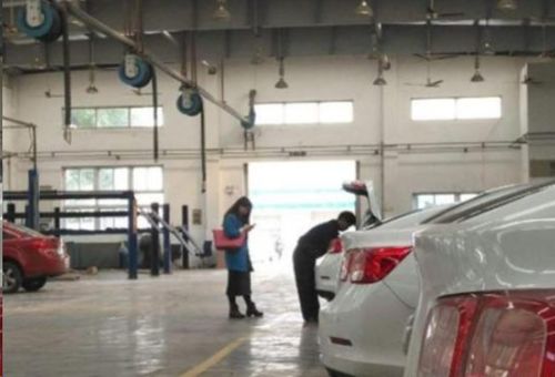汽车补漆二次喷漆多少钱(汽车补漆与二次喷漆的费用解析)