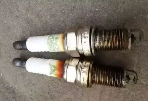 汽车4个火花塞换多少钱(汽车火花塞更换费用解析，了解四个火花塞的价格因素)