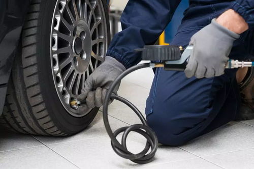 汽车的胎压要加多少正常(汽车胎压正常加气值解析)