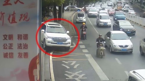 汽车开上人行道罚多少分(汽车开上人行道，罚分与警示)