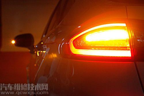 汽车换尾灯多少钱一个(汽车换尾灯价格解析，了解成本，明智决策)