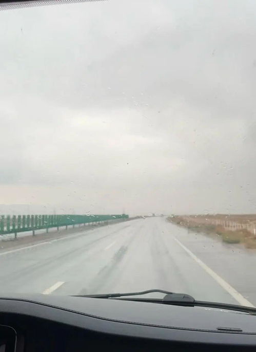 海西6.3级地震致周边道路变形开裂 海西6.3级地震致周边道路变形开裂